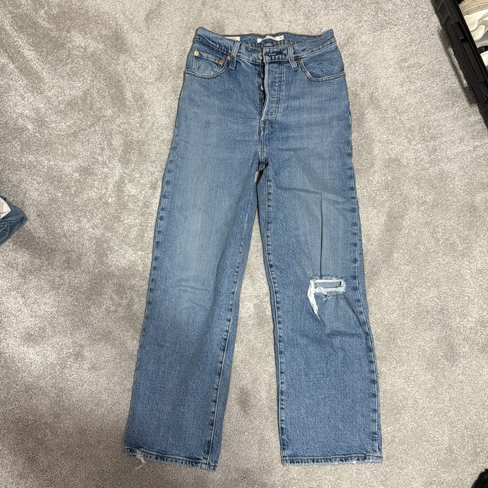 Levi’s Ribcage Straight Ripped Jeans - Picture 2 of 5